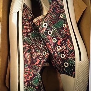 Women’s sneakers paisley print size 9